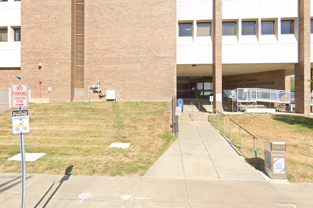 Pottawattamie County Registration & Title in Council Bluffs, IA